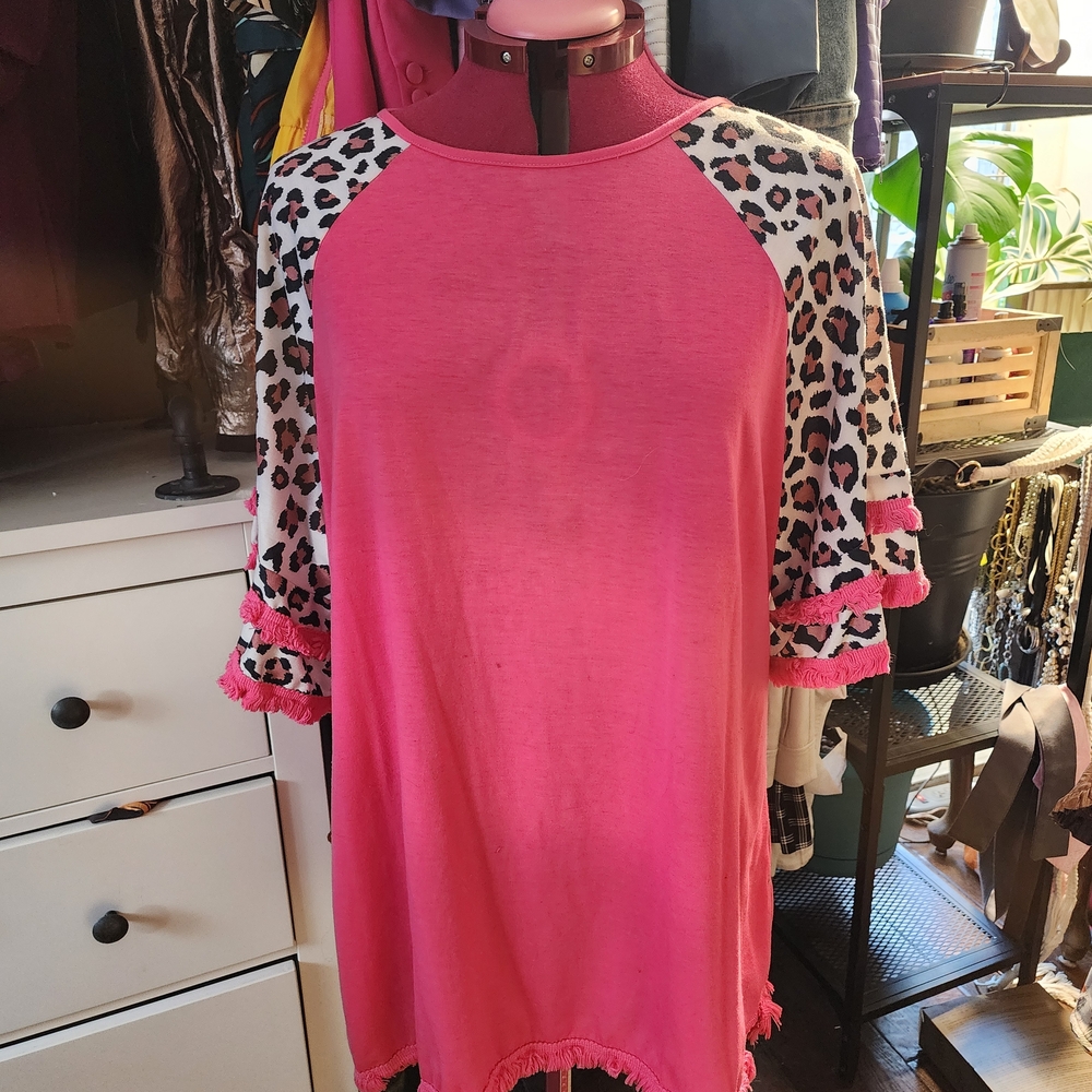 Chic Pink Leopard Sleeve Women's Top